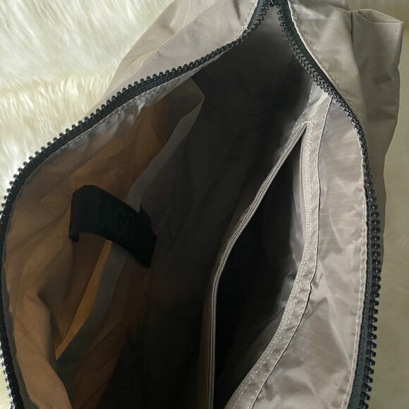 NWT Baggu Medium Cargo Crossbody - Dove - Picture 3 of 8